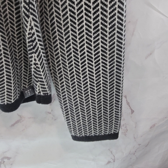 Title Nine Sweater Womens Medium Black Merino Wool Pullover Barra Mock Neck - Picture 4 of 11